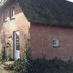 Auf Zwei Etagen Mit Gartennutzung By Interhome Prázdninový dům *
